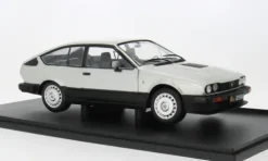 Alfa Romeo GTV6, silber/schwarz, 1984, 1:18, Solido