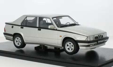Alfa Romeo 75, silber, 1991, 1:18, Triple 9 Collection