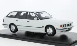 BMW 5er Touring (E34), weiss, 1996, 1:18, Triple 9 Collection