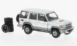 Toyota Land Cruiser LC76, silber, 1:64, BM Creations