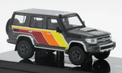 Toyota Land Cruiser 76, schwarz/Dekor, 2014, 1:64, Para64
