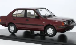 Volvo 360, dunkelrot, 1987, 1:18, Triple 9 Collection