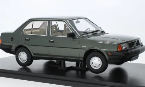 Volvo 340, grün, 1987, 1:18, Triple 9 Collection
