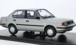 Volvo 360, silber, 1987, 1:18, Triple 9 Collection