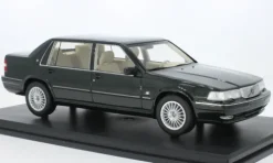 Volvo S90 Royal, dunkelgrün, 1998, 1:18, DNA Collectibles